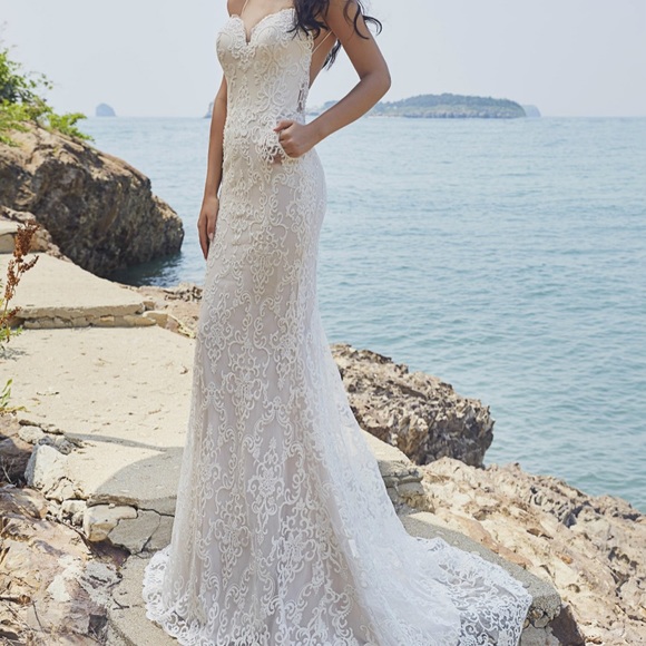 Chic Nostalgia “Lennox” Wedding Gown - Picture 1 of 12